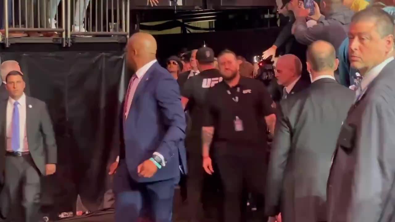 Madison Square Garden explodes as Trump, Tucker Carlson & Kid Rock enter UFC event