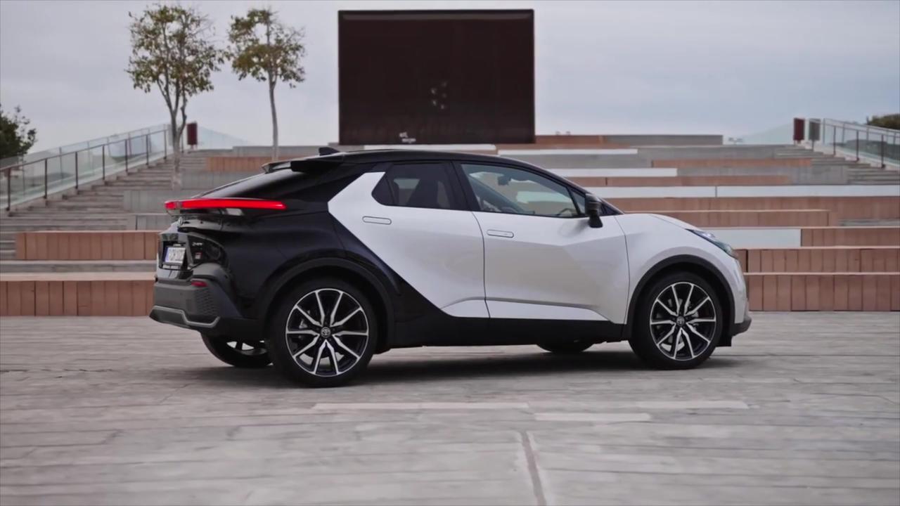 Toyota C-HR Electric Hybrid Exterior Design in Ultimate Silver