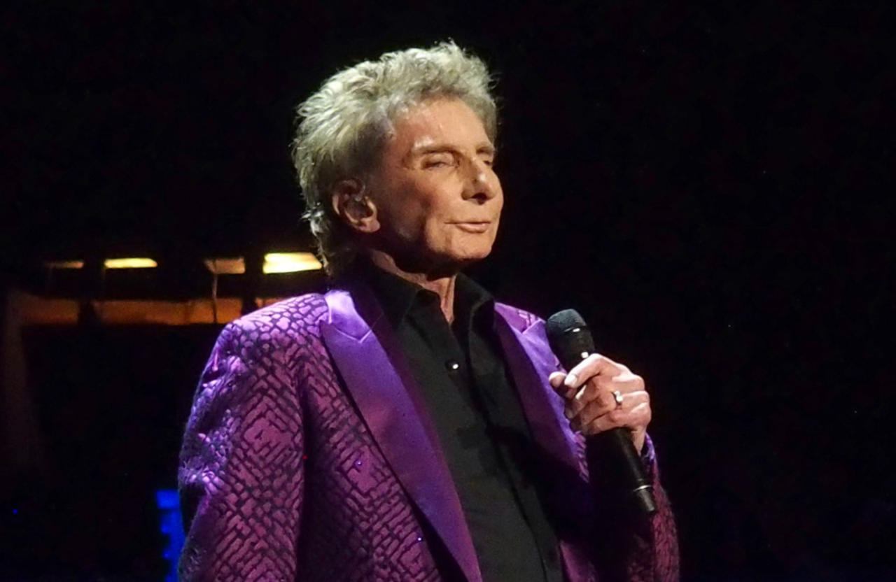 Barry Manilow explains reason why he didn't come out as gay until he turned 72