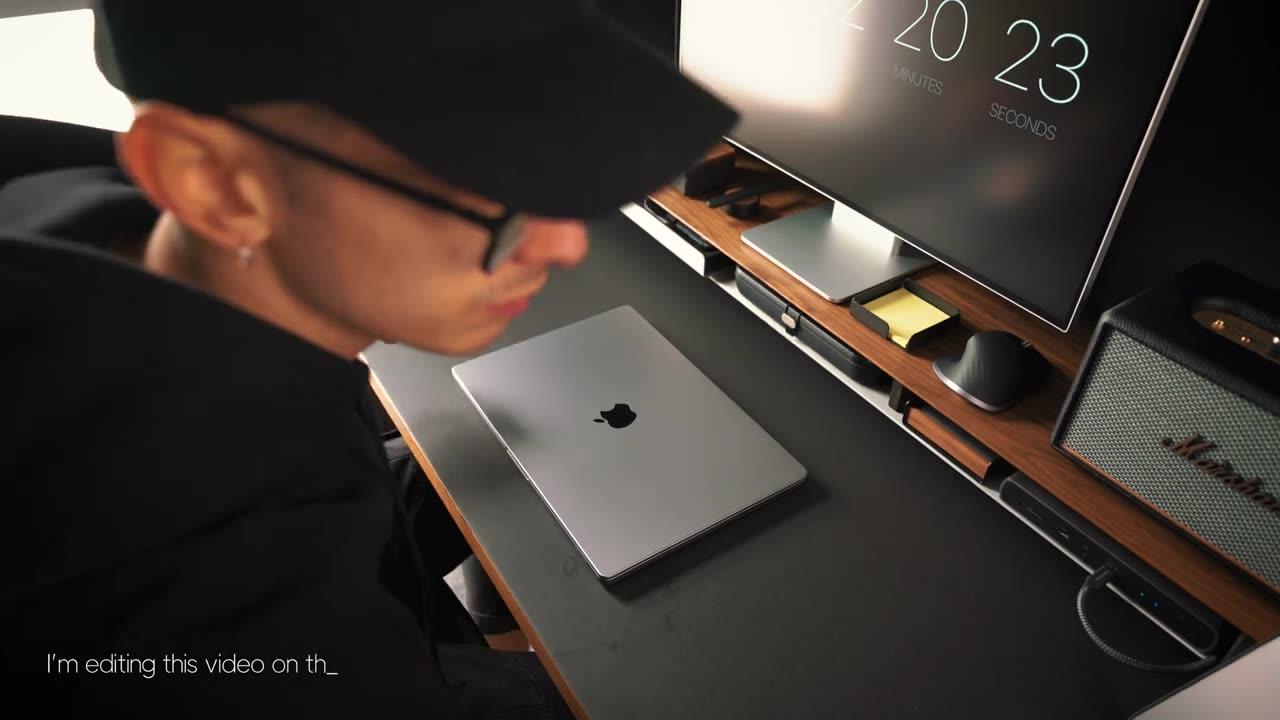 MacBook Pro M2 Max_ Unboxing & Accessories
