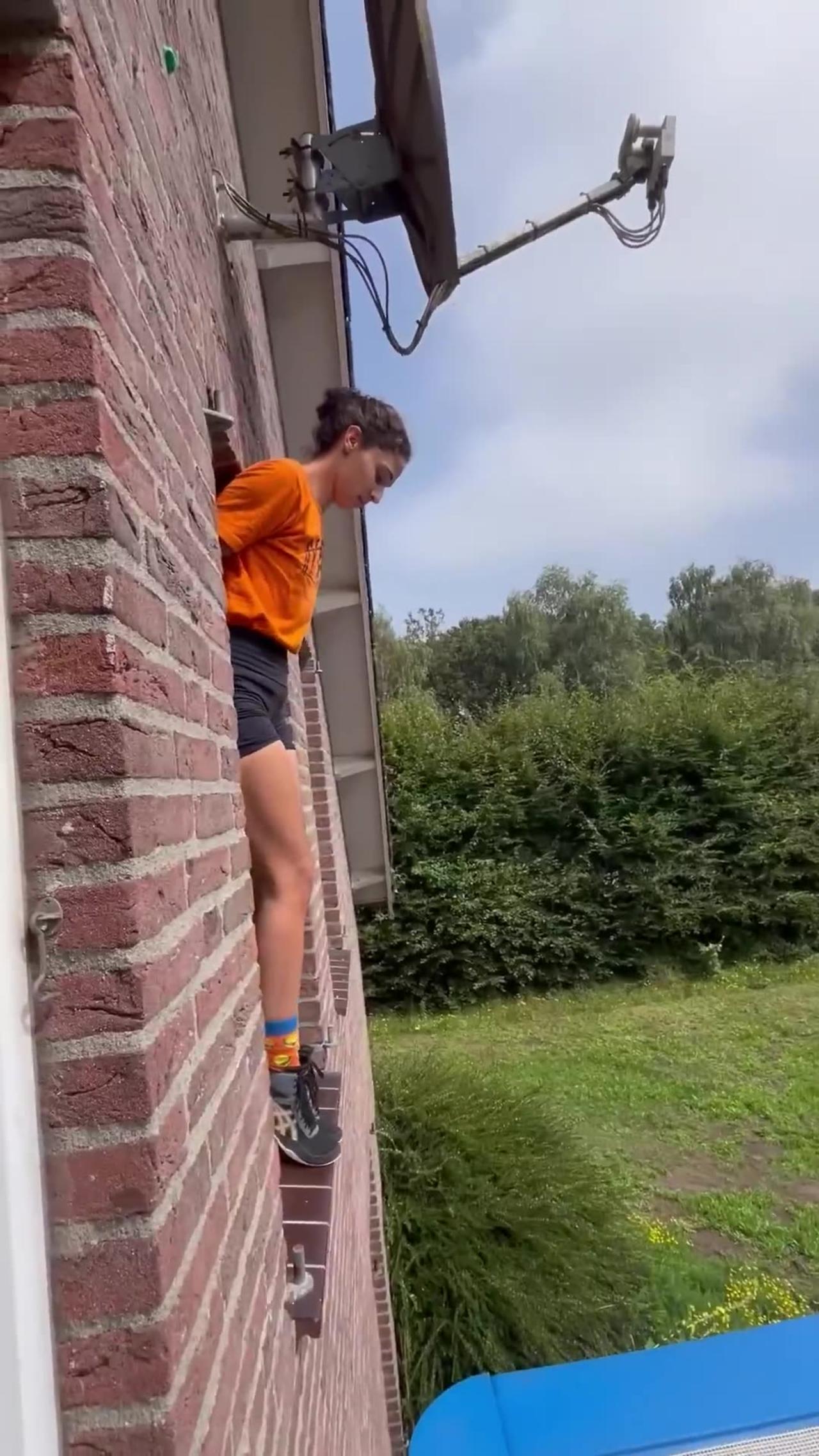 Girl Jump From Window to Trampoline Then Bounce - One News Page VIDEO