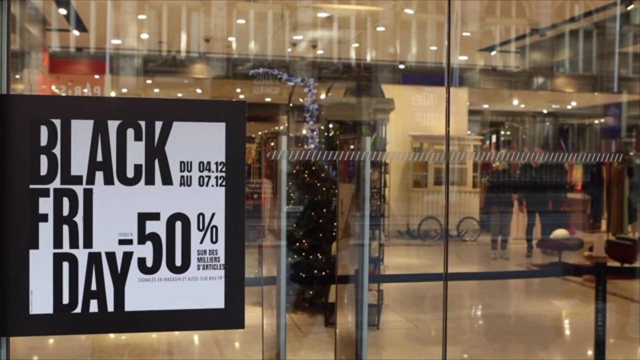 Economists Predict Strong Holiday Sales Despite Waning Black Friday Interest