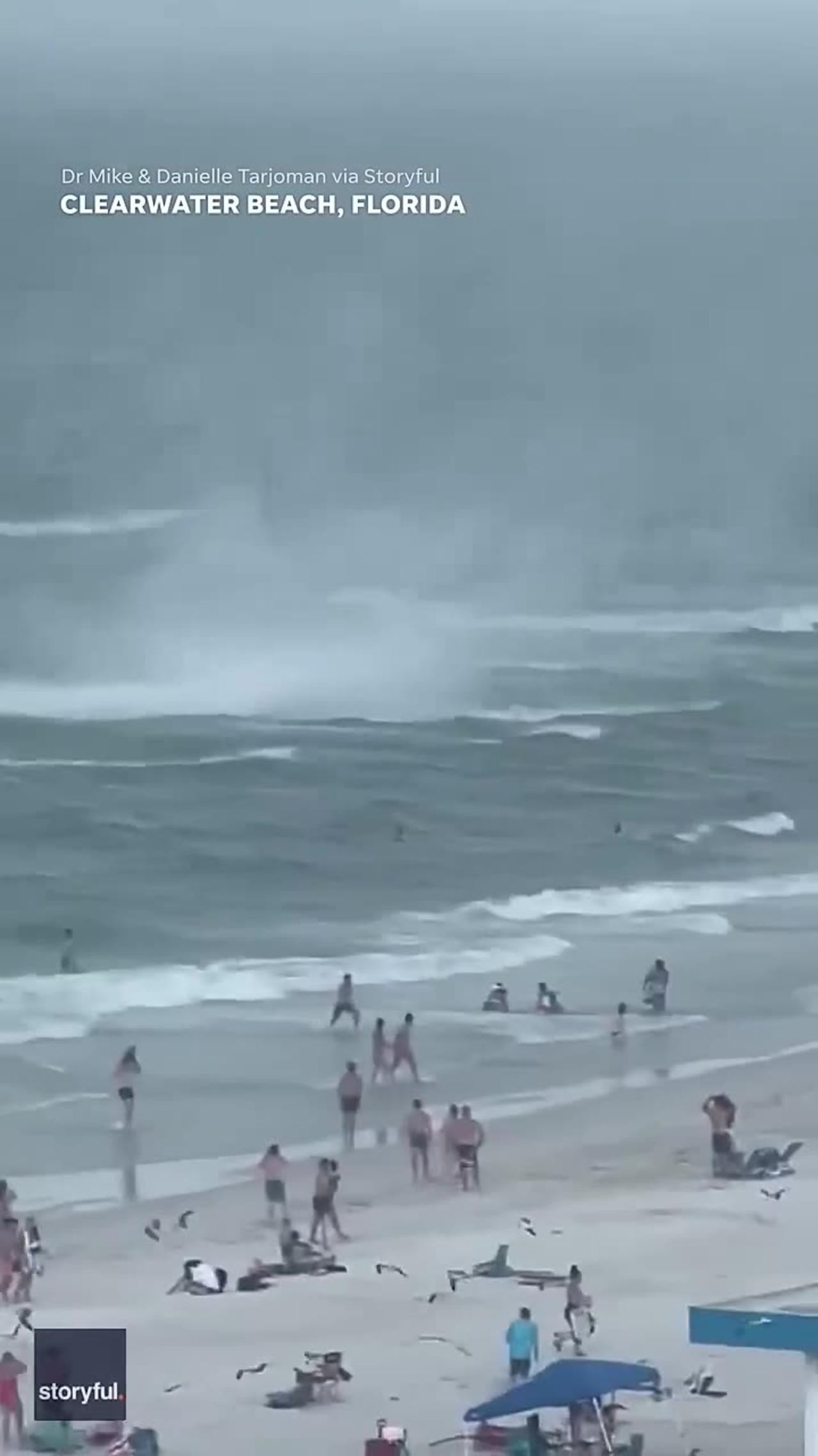 Footage captures waterspout ripping through crowded brach