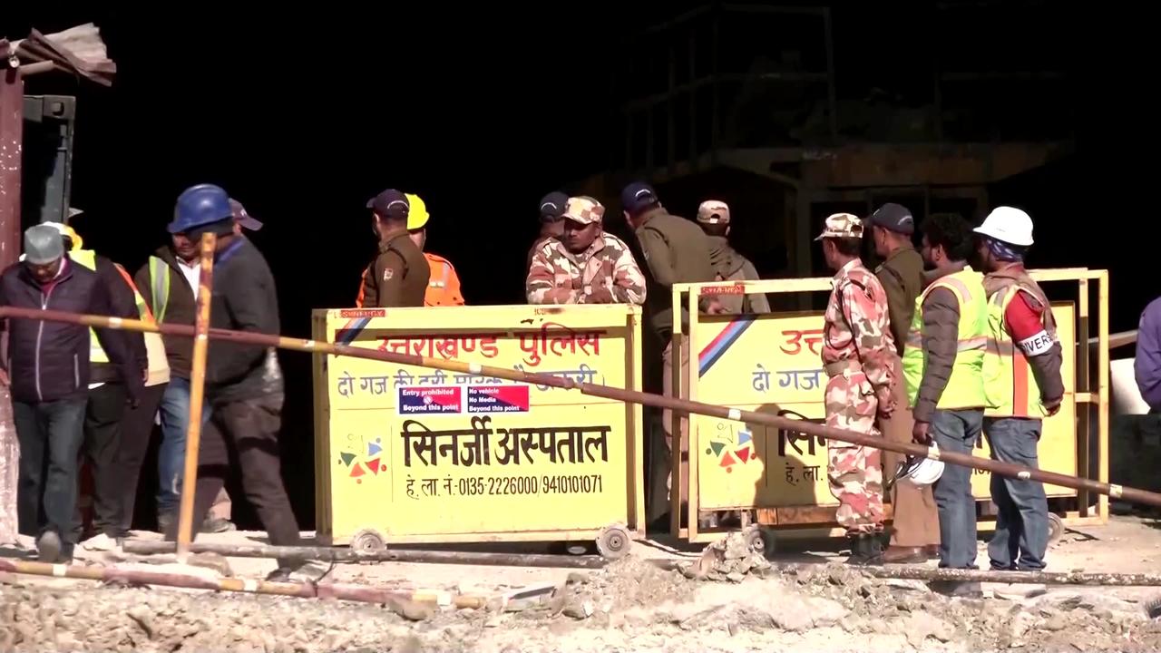 Indian tunnel workers close to rescue - authorities