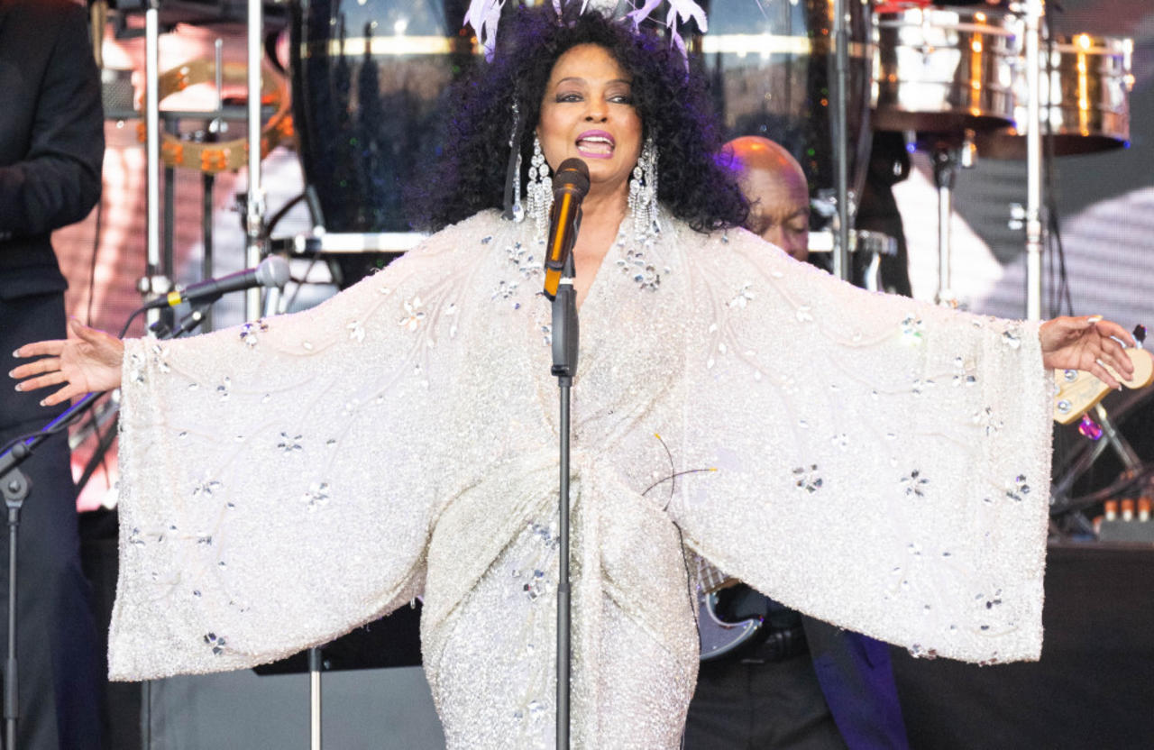 Diana Ross is eager to surround herself with family over the Christmas holiday