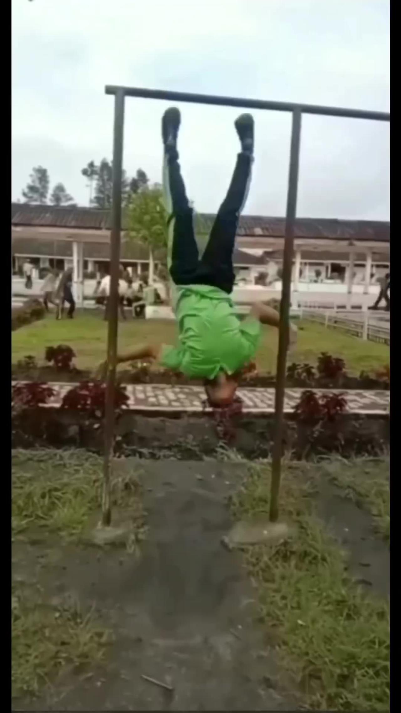 Viral Livestream Fails: The Funniest Moments - j9ys90f
