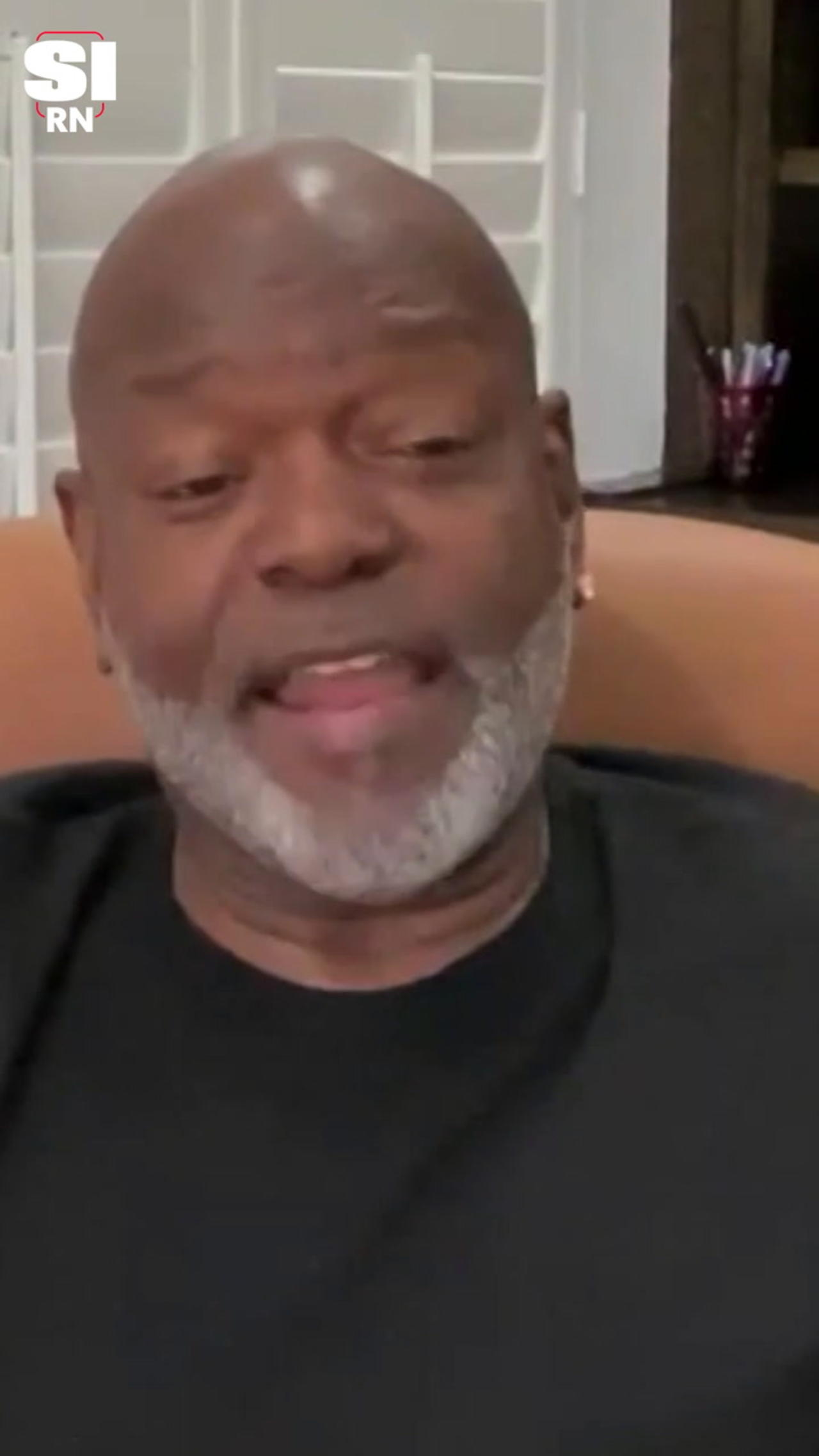 Emmitt Smith Says NFL Shouldn't Allow Sports - One News Page VIDEO