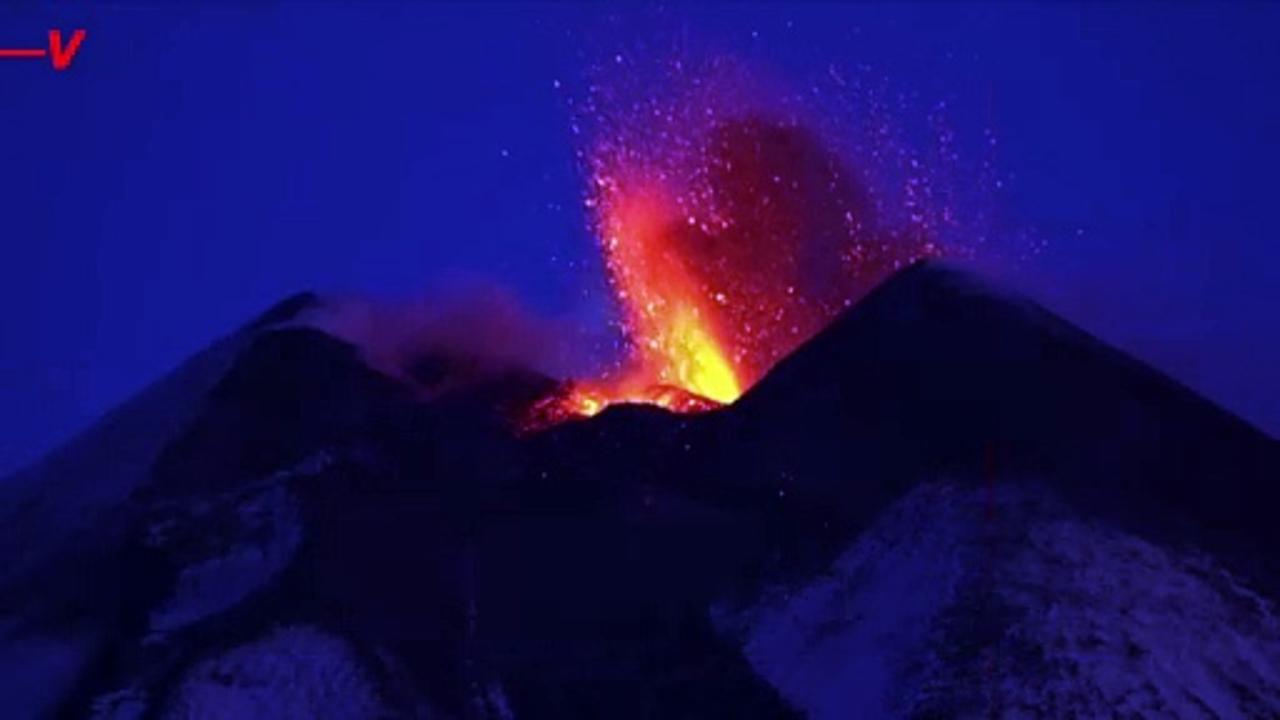 Mount Etna Roars as the Volcano Lights Up the Skies Around Catania