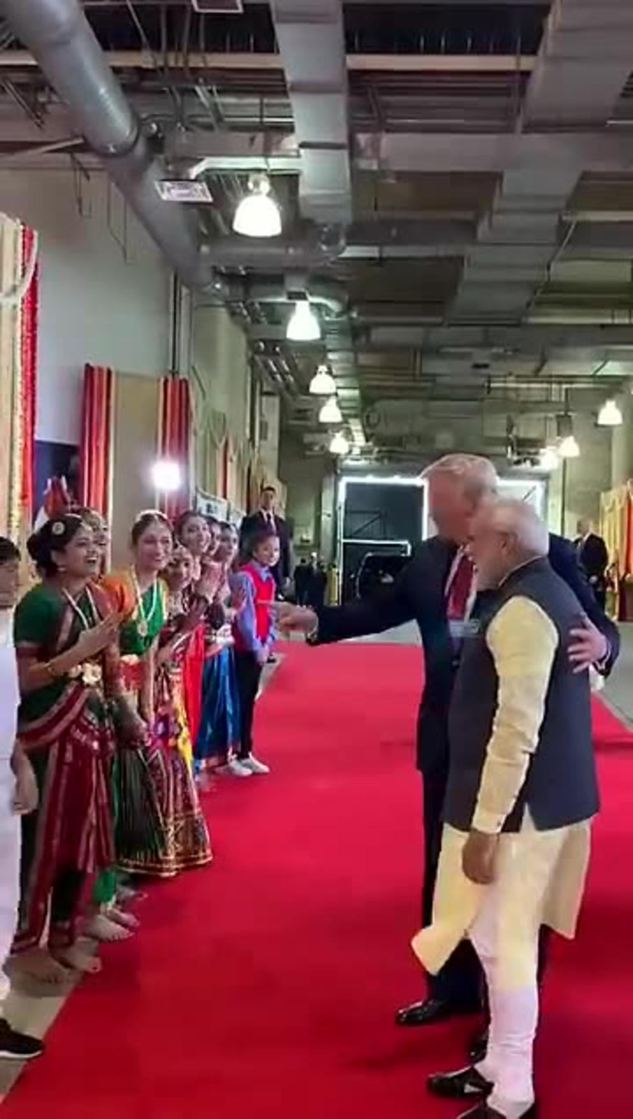 PM Modi & President Trump Interacted With a Group of Youngsters at During #HowdyModi event