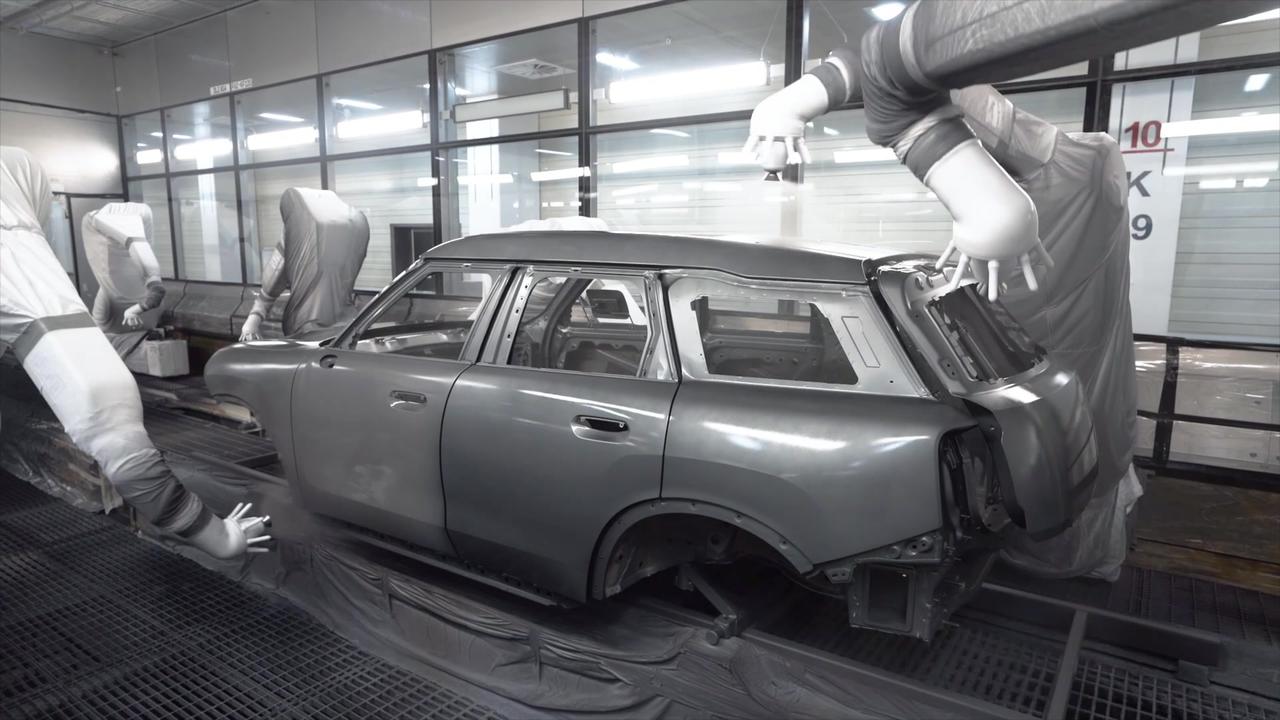 MINI Countryman Production in the Paint Shop