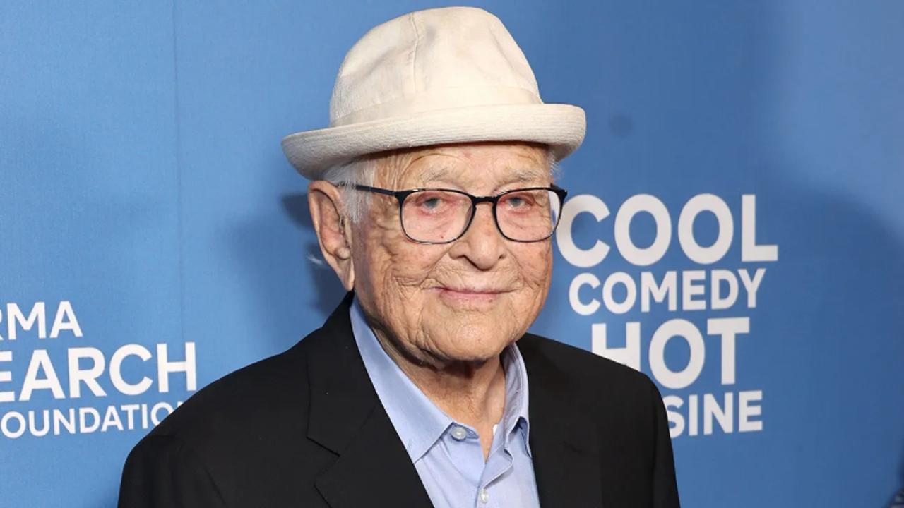 Norman Lear's Family Sang His Sitcom Theme Songs During His Final Moments | THR News Video