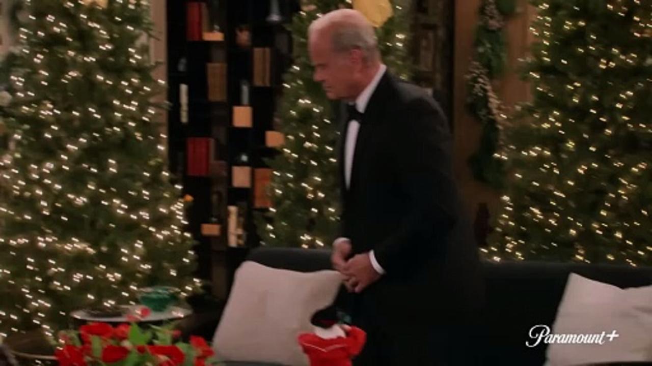 Frasier 1x10 - Roz Surprises Frasier On Christmas