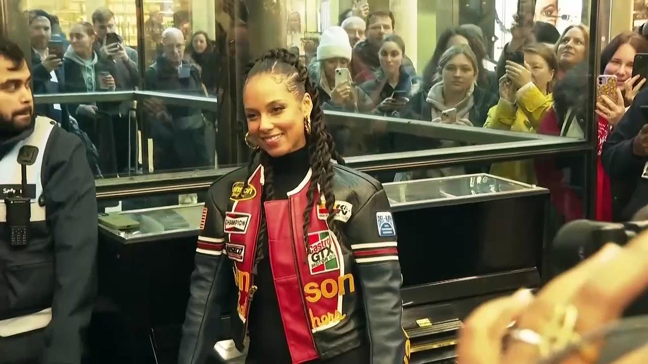 Alicia Keys Surprises Fans With Impromptu Performance At London’s Station