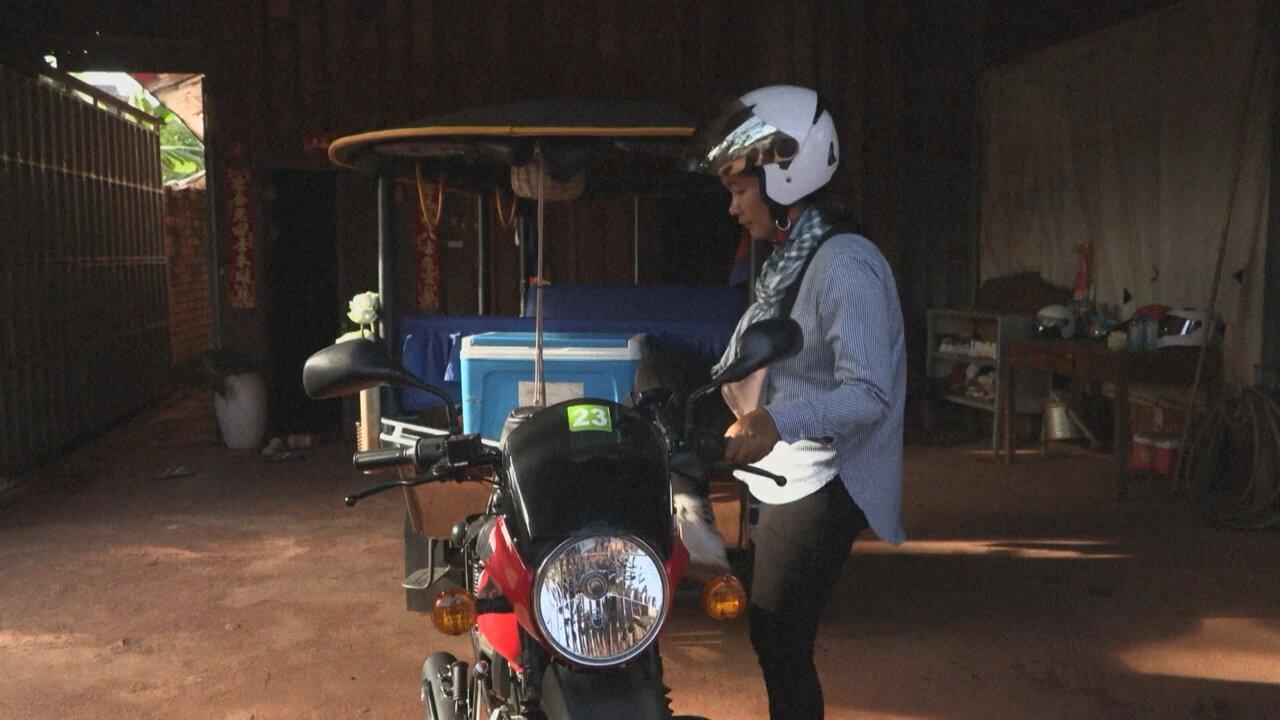 Cambodia's women tuk-tuk drivers fighting prejudice