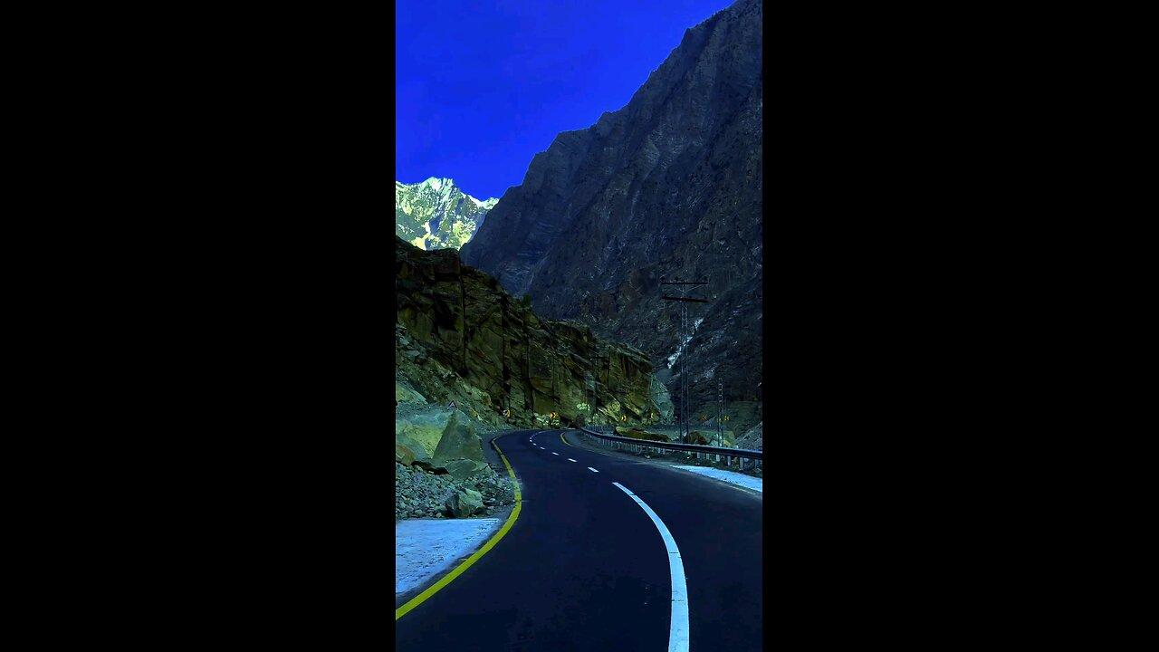 The beauty of the Karakoram highway Pakistan ❤️❤️🇵🇰
