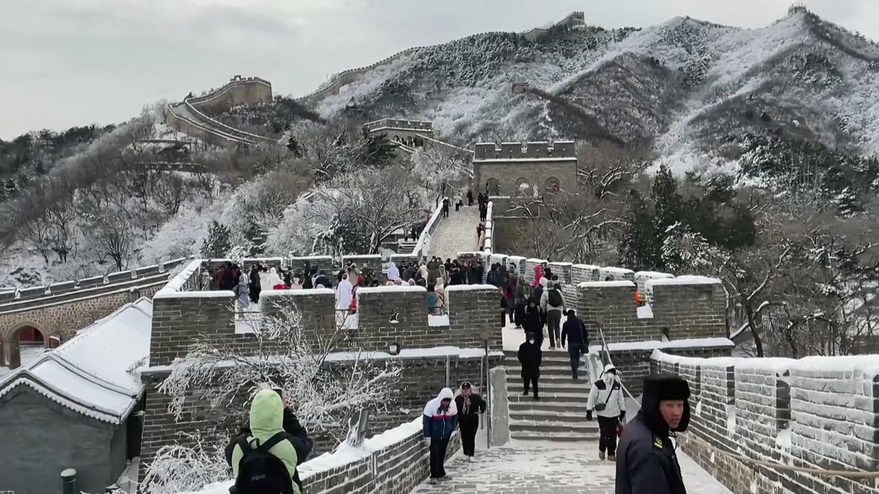 Tourists brave Beijing's icy winds to visit snow-covered Great Wall