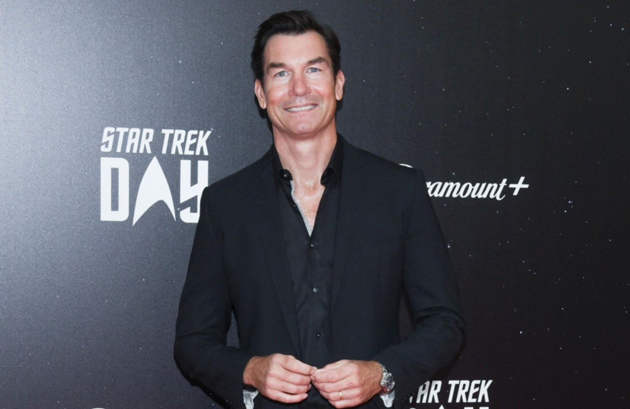 Jerry O'Connell thinks John Stamos' comments about Rebecca Romijn in book were 'a little scary'