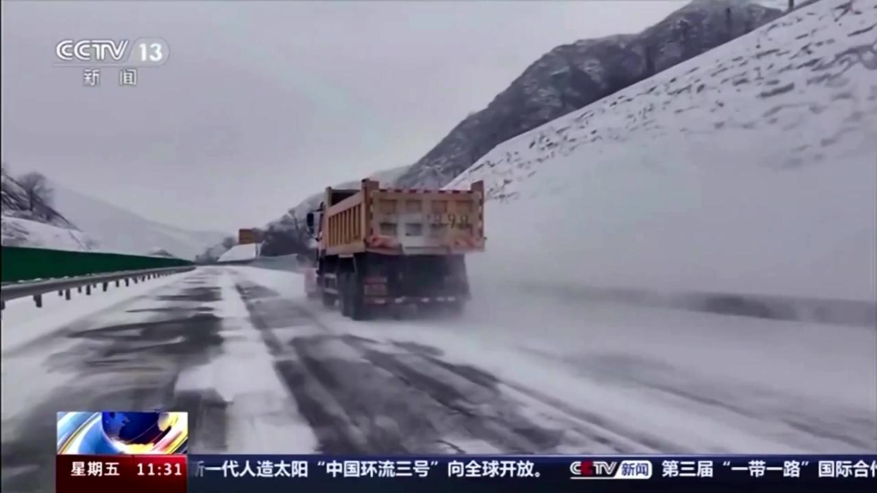 Cold wave freezes most of China, shutting highways