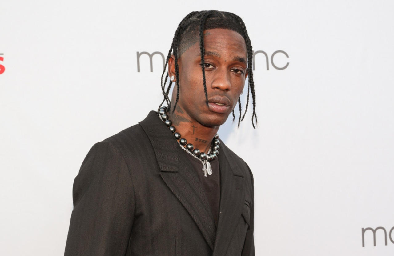 Travis Scott's cancels his Chicago concert after getting stuck on runway for 24 hours