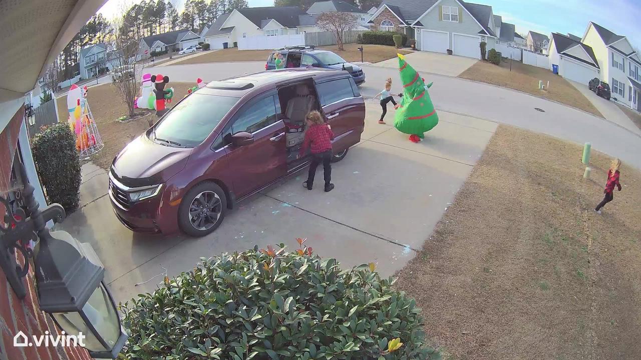 Mom Pranks Her Kids With Christmas Tree Costume
