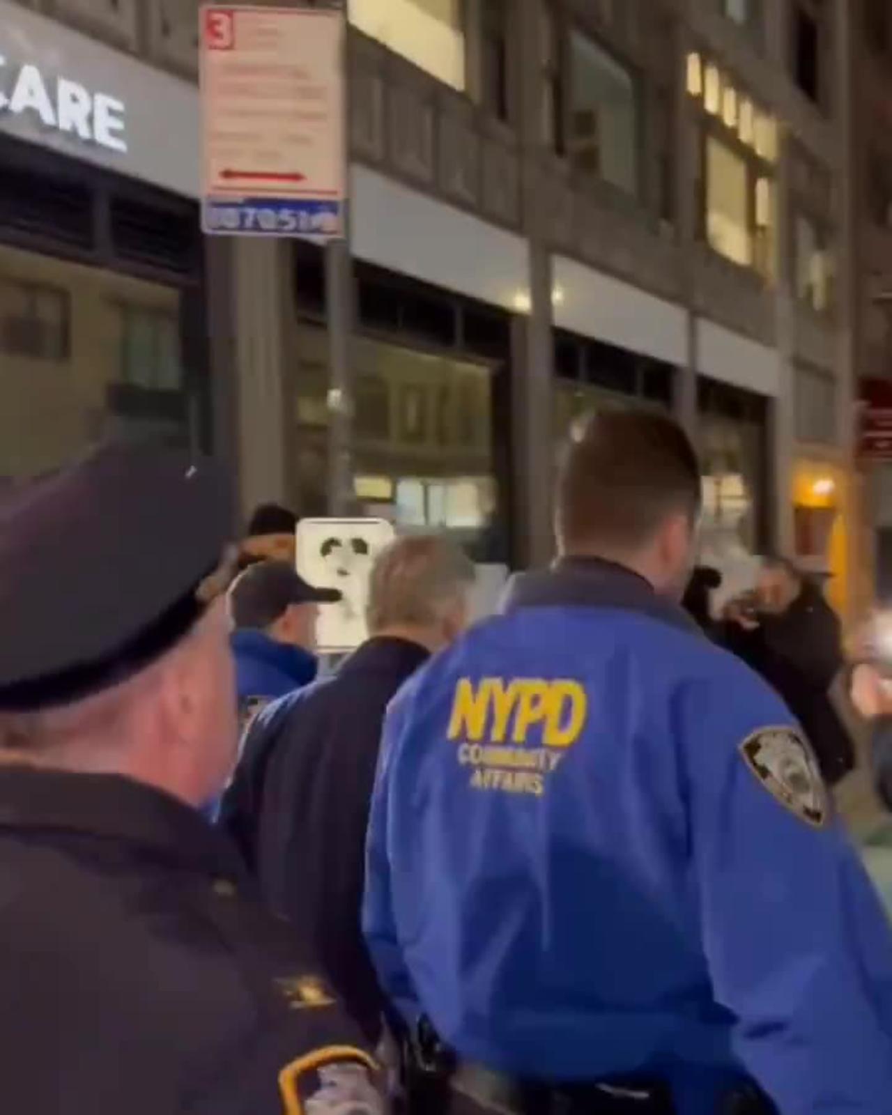 ALEC BALDWIN IS CALLED A “ZIONIST” BY PRO-PALESTINE PROTESTERS FOLLOWING HIM IN NYC
