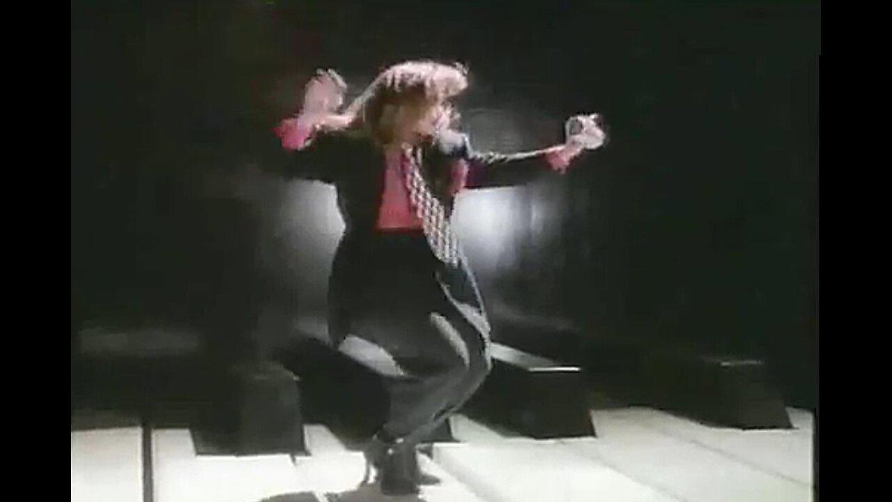 Classic 1990 Diet Coke TV Commercial Featuring Elton John & Paula Abdul - 30 Second Version