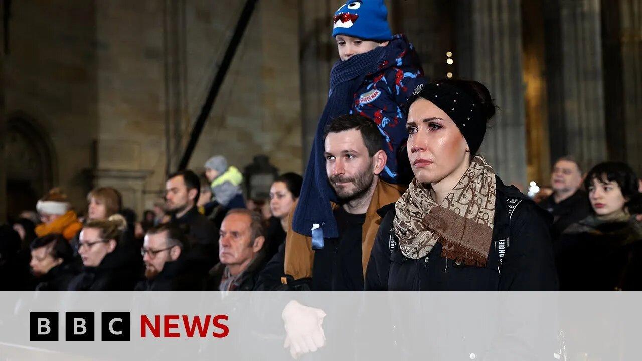 Czech Republic falls silent to mourn Prague university mass shooting victims | BBC News