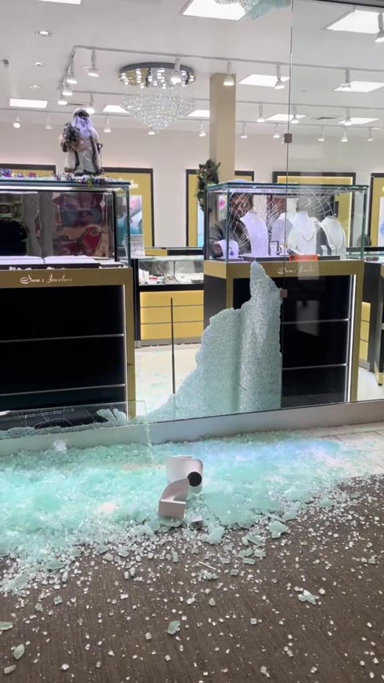 Fairfield, California - smash and grab at Sam’s jewelry store captured on video