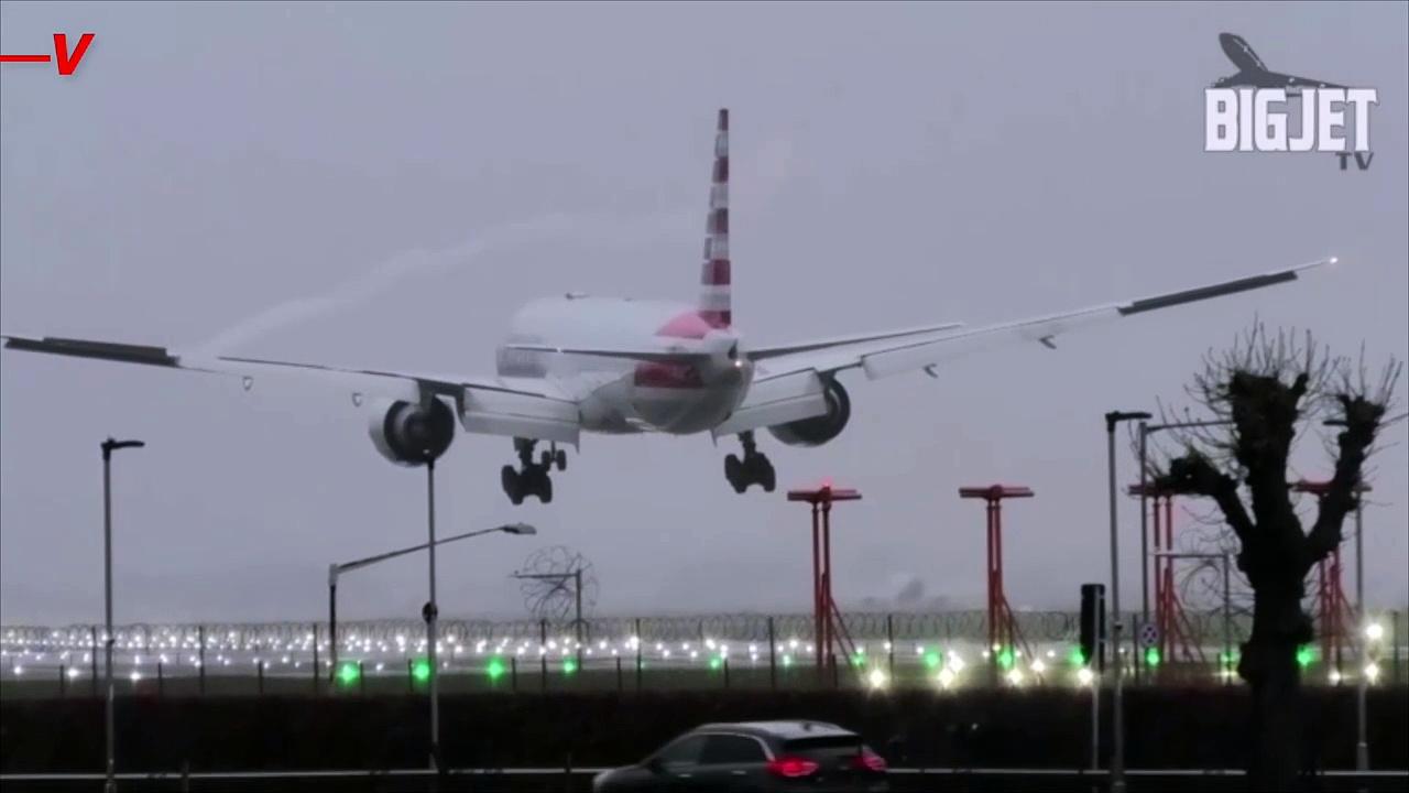 Must-see! This Plane Landed In Wild Weather
