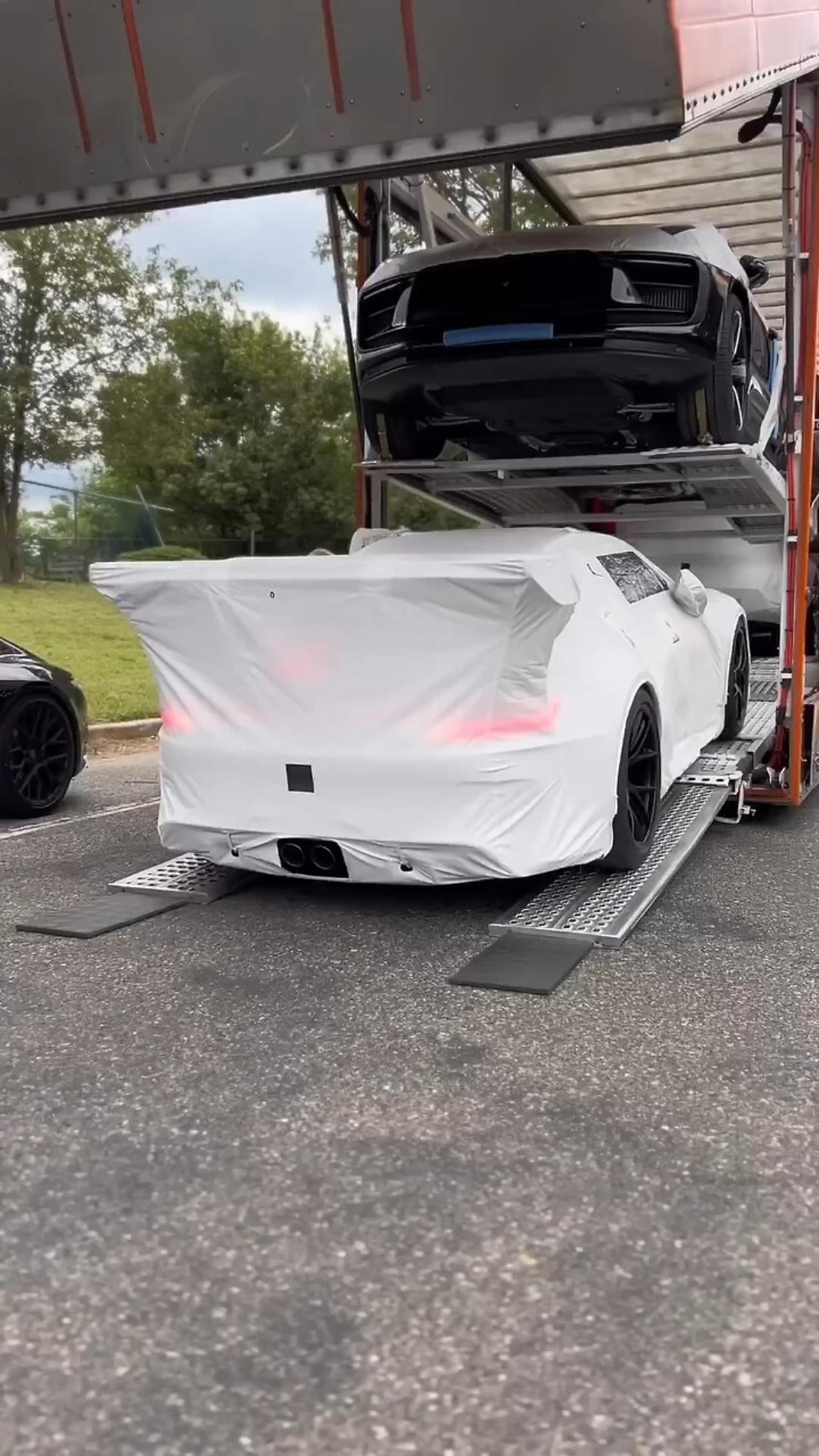 GT3RS unwrapping Porsche 2024 One News Page VIDEO