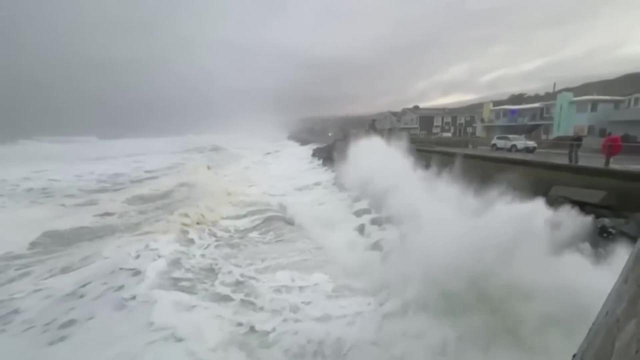 Rogue wave hit bystanders at Pierpont Beach on Seaward Avenue, Ventura