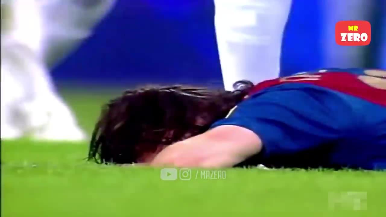 Messi năm 19 tuổi đã hành hạ Roberto Carlos lên bờ xuống ruộng ra sao