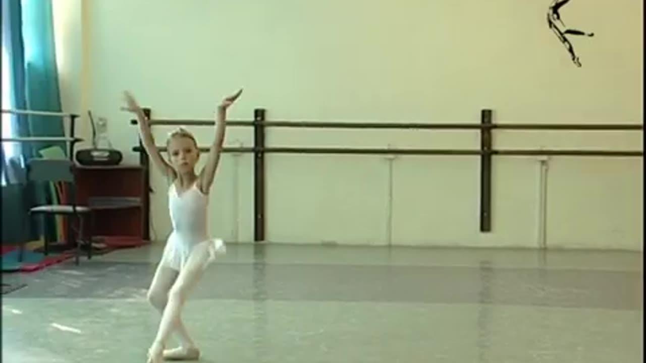 Lada Sartakova - 6 years old ballerine. Teachers: Petrova, Kuramshin. Variation of Cupid
