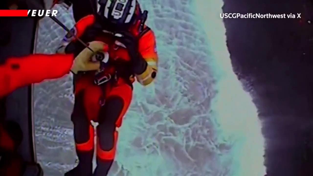 Heroic Coast Guard Rescues Dog on New Year’s Eve