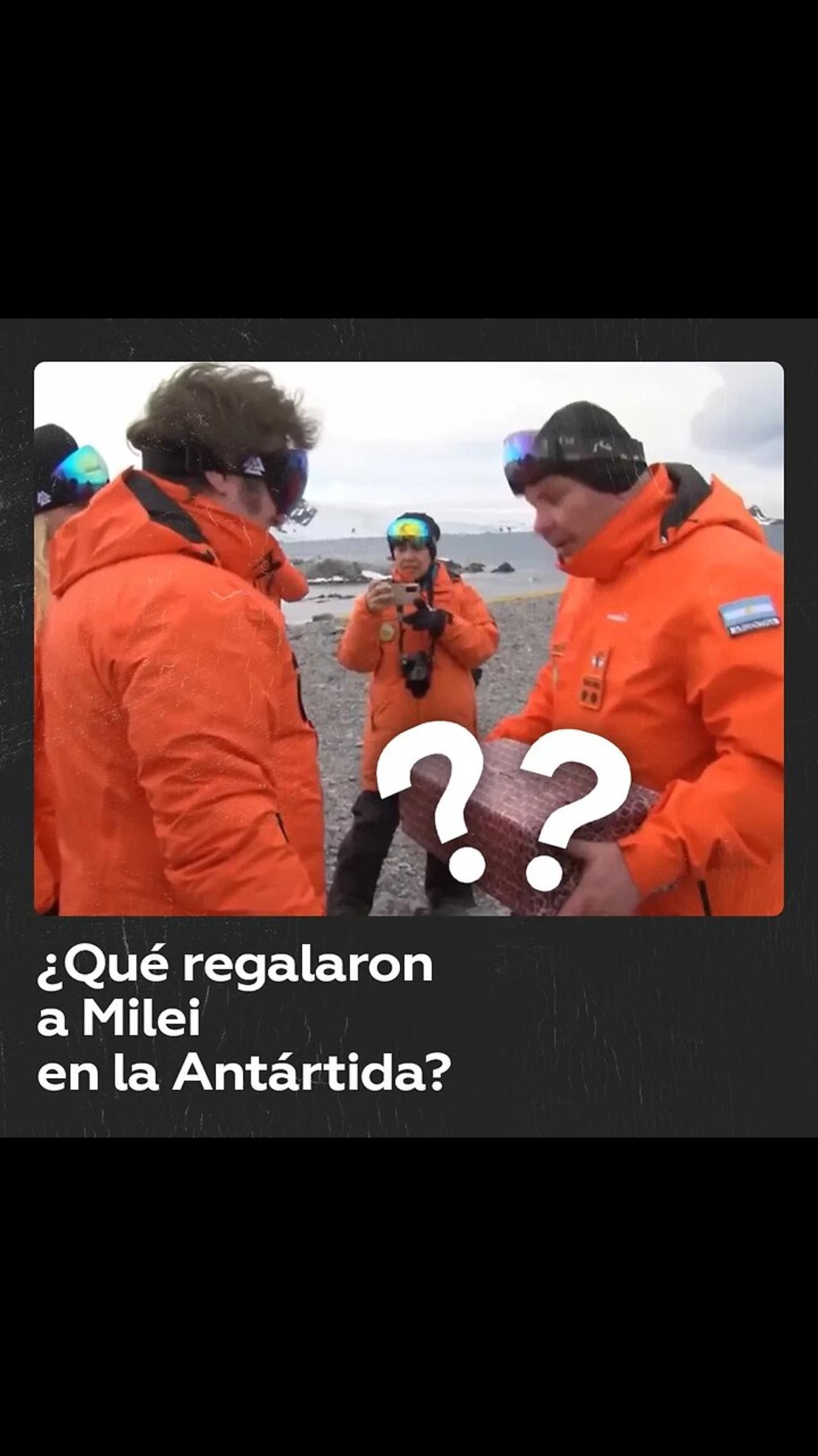 Obsequian a Milei un inusual regalo en la Antártida