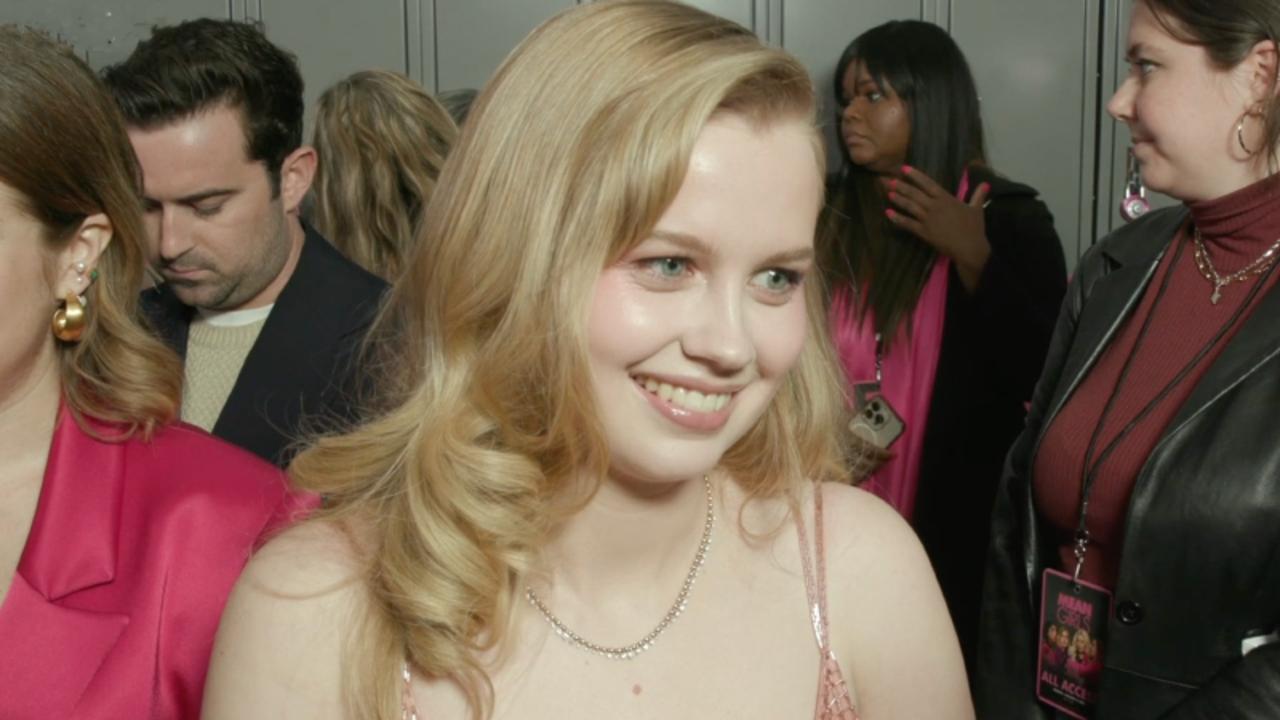 Angourie Rice Shares How Reneé Rapp Helped Her - One News Page VIDEO