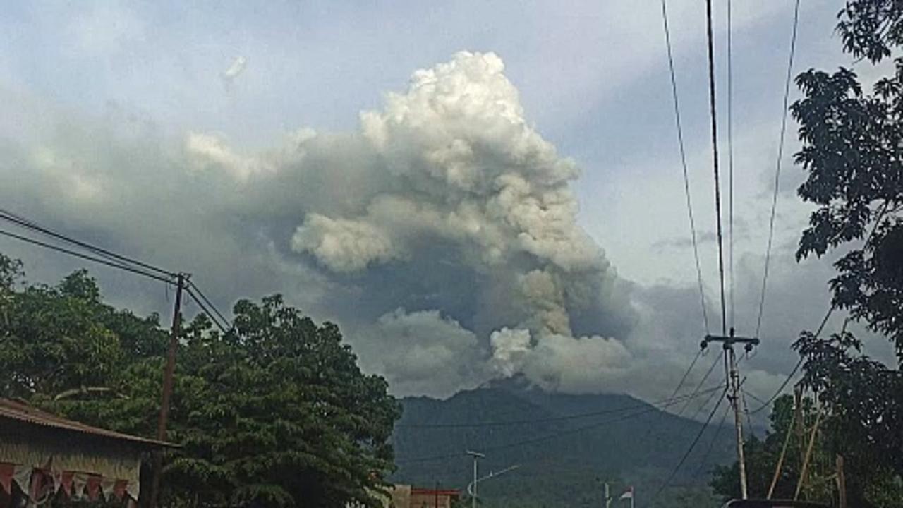 Indonesia's Mount Lewotobi Laki-Laki spews towering smoke in fresh eruption