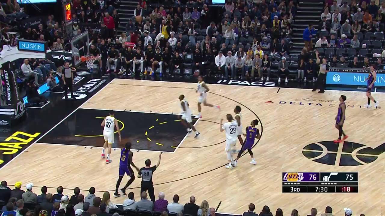 NBA - D'Angelo Russell gets the 3 to go for 26 PTS! Lakers-Jazz