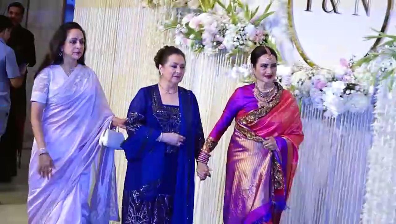 Rekha kissed Hema Malini at Ira-Nupur's reception party, hugged Saira Banu