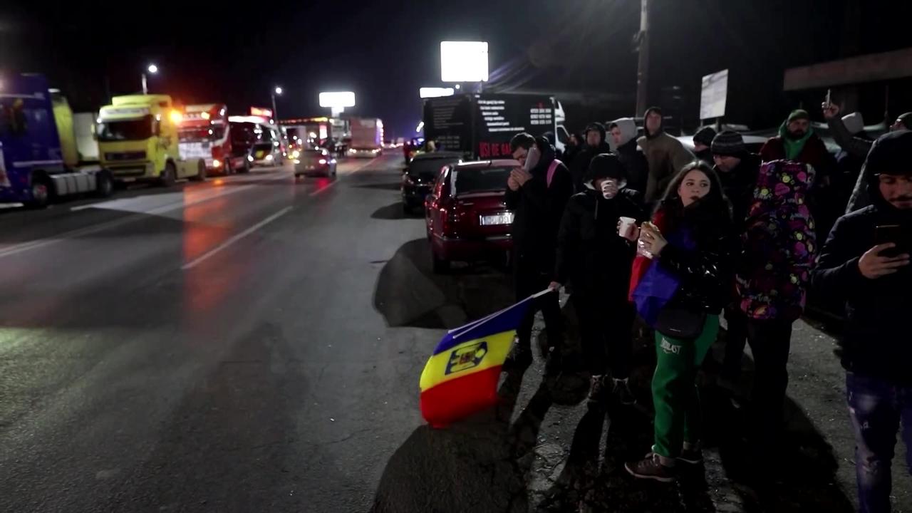Romanian farmers, hauliers, block Ukraine border access