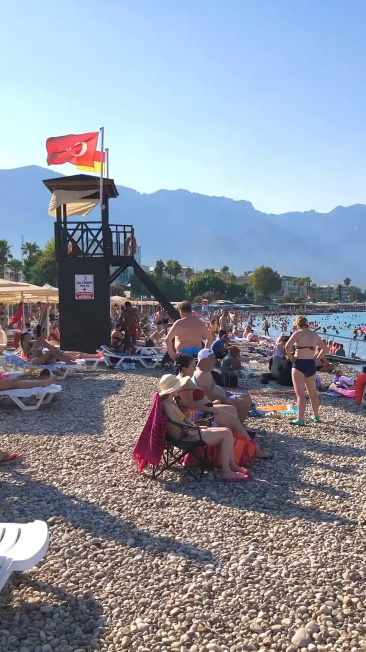 Bikini beach hot girls 🩲🩲👙 One News Page VIDEO