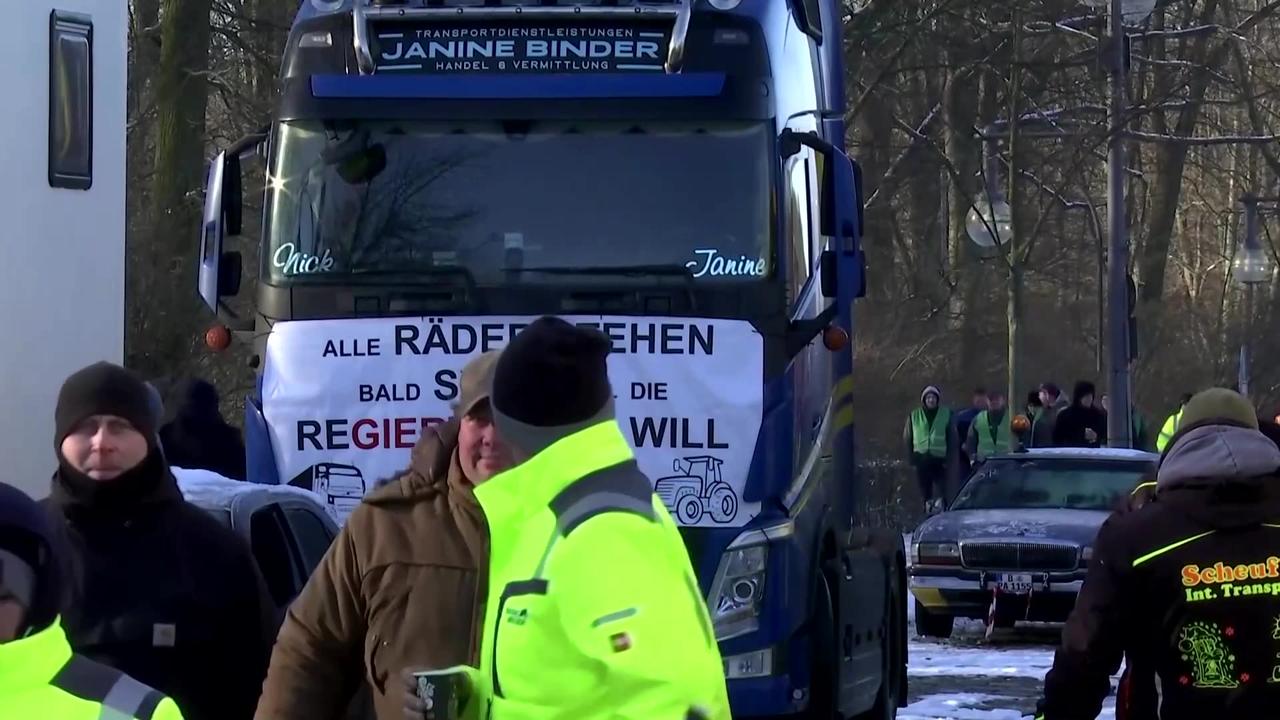 Hundreds of truckers protest in Berlin over road tax