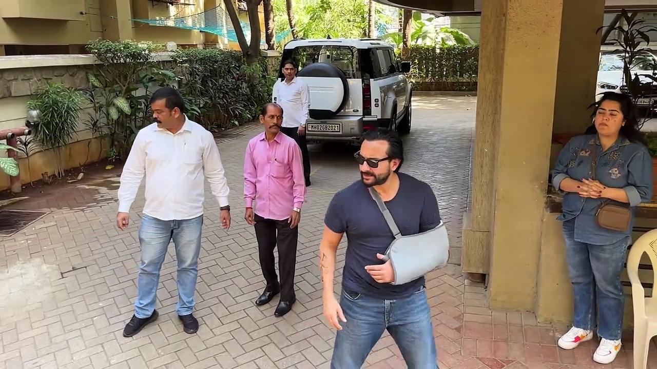 Saif Ali Khan returned home from the hospital with Kareena Kapoor, seen in this condition