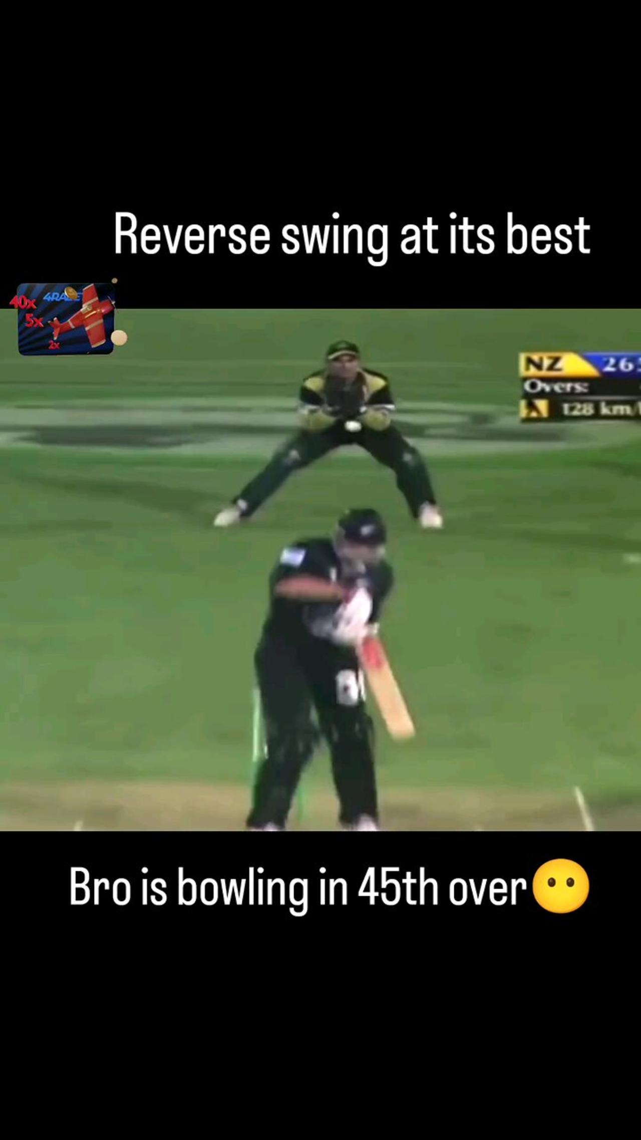 reverse swing at its very best / wasim akaram reverse swing bowling at 45 over