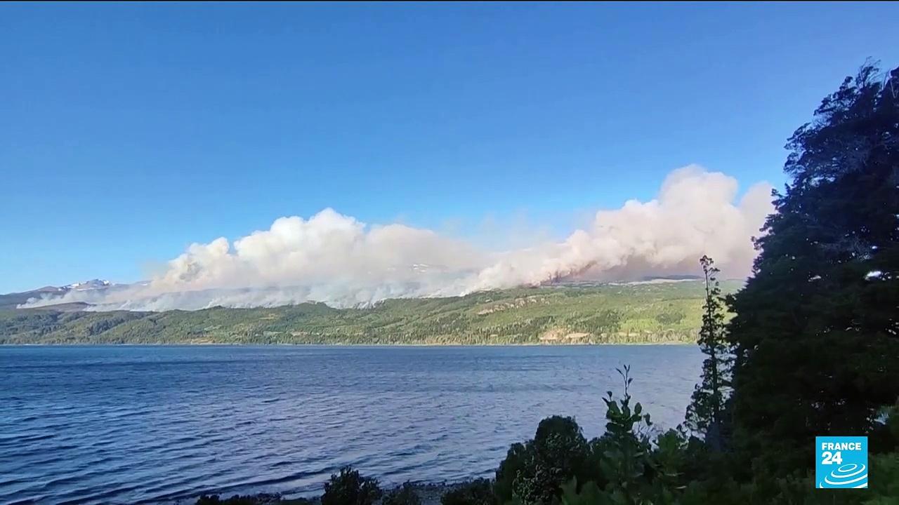 Firefighters battle 'out of control' blaze in Argentina national park
