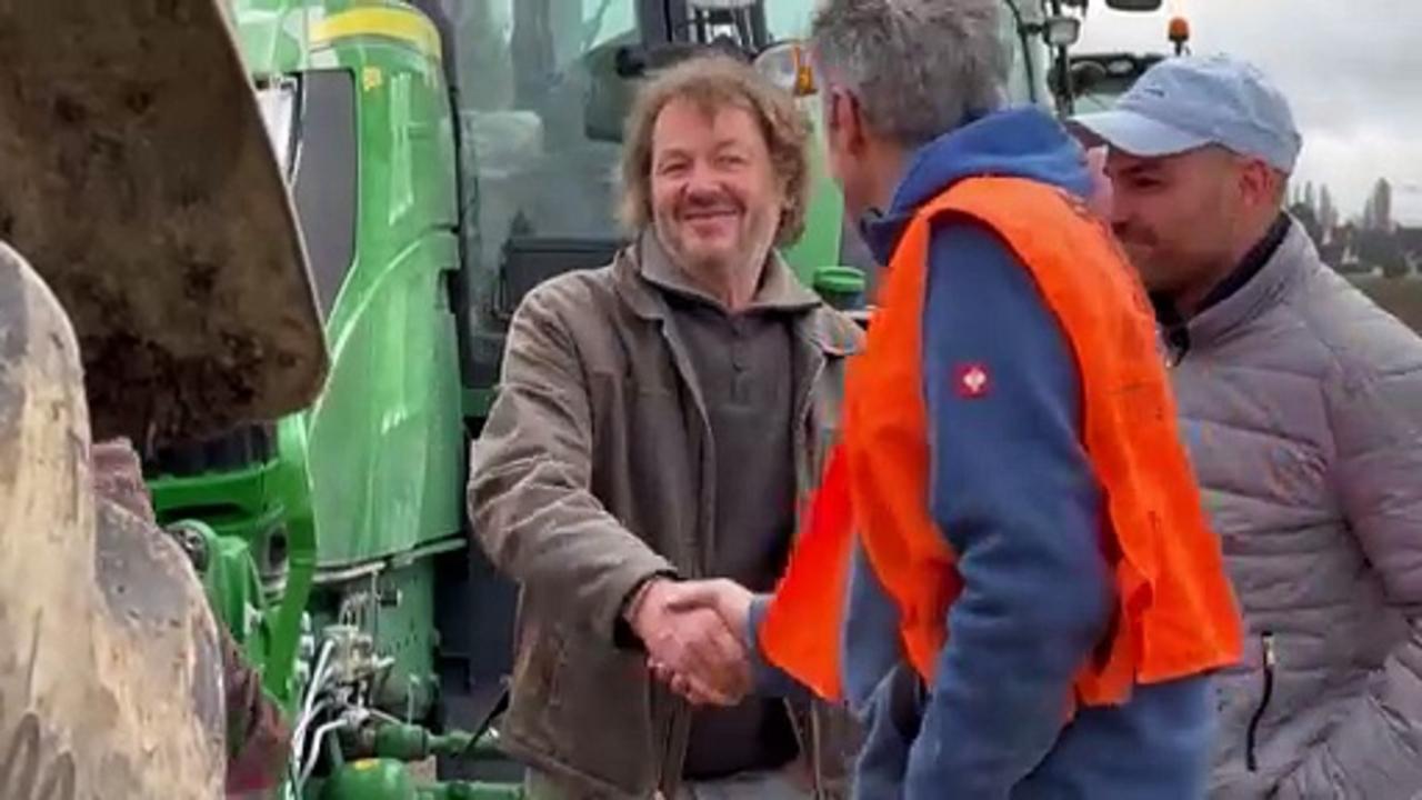 French organic farmers demand support to continue their business