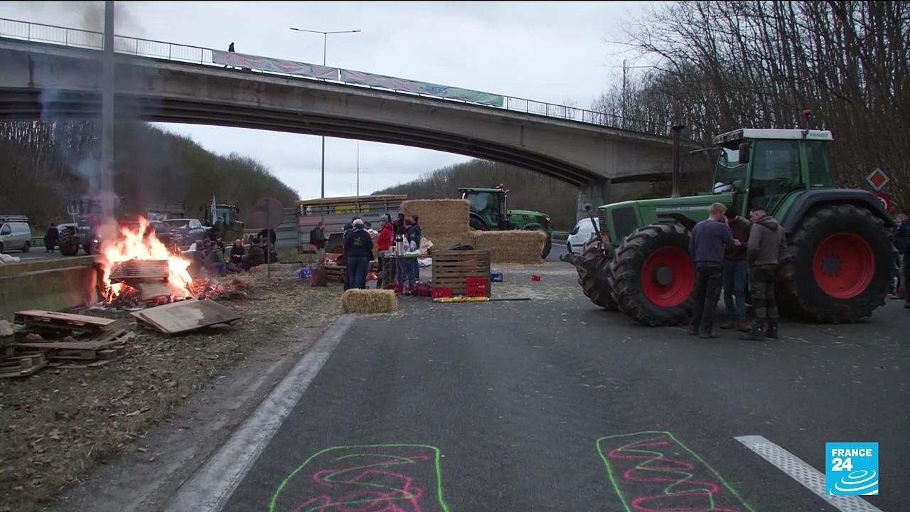 Angry farmers clog roads with 1,000 tractors around EU summit in Brussels