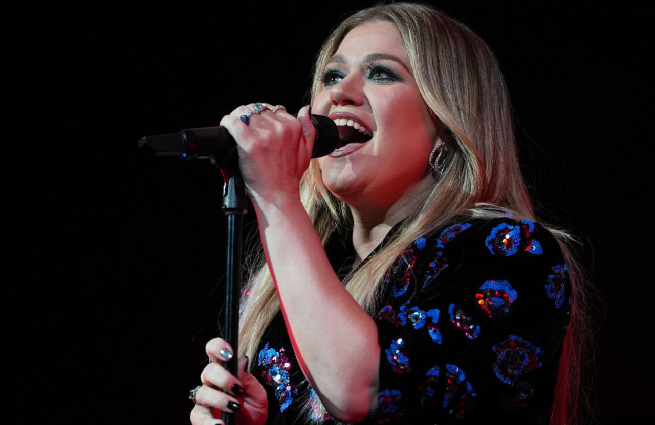 Kelly Clarkson says her weight loss came after she was diagnosed with pre-diabetes