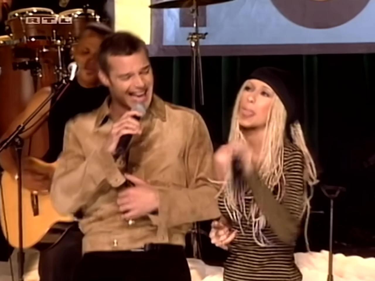 Christina Aguilera Ft. Ricky Martin - Nobody Wants To Be Lonely (RTL Top Pops 09.03.2001) (Upscaled)