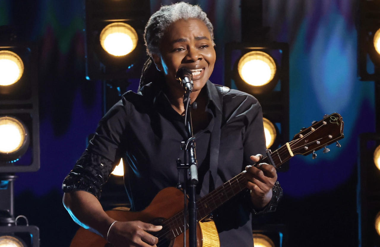 Tracy Chapman gave a surprise performance at the Grammy Awards